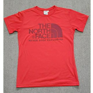 ザノースフェイス(THE NORTH FACE)の【美品】THE NORTH FACE ザ ノース フェイスTシャツ(レッド)(Tシャツ(半袖/袖なし))