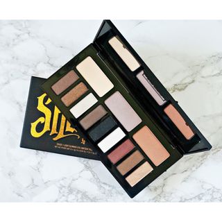 【新品】Kat Von D Shade Light Paletteアイシャドウ(アイシャドウ)