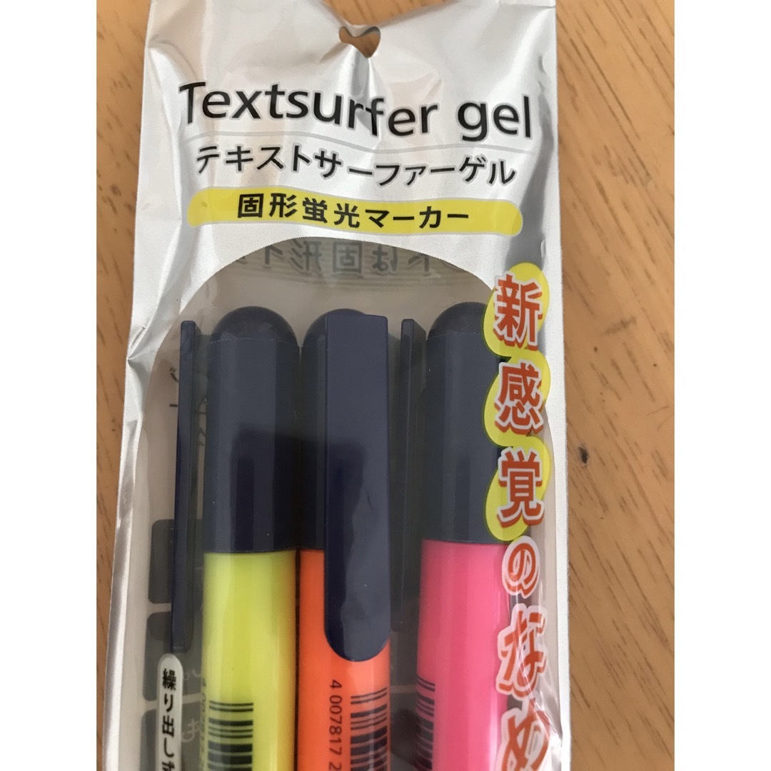 固形蛍光マーカー3本入 インテリア/住まい/日用品の文房具(ペン/マーカー)の商品写真