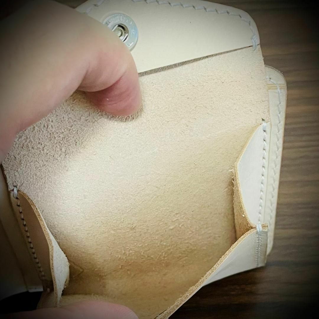 栃木レザー 総手縫い 二つ折り 財布 ヌメ革 本革 ハンドメイド サドルレザー メンズのファッション小物(折り財布)の商品写真