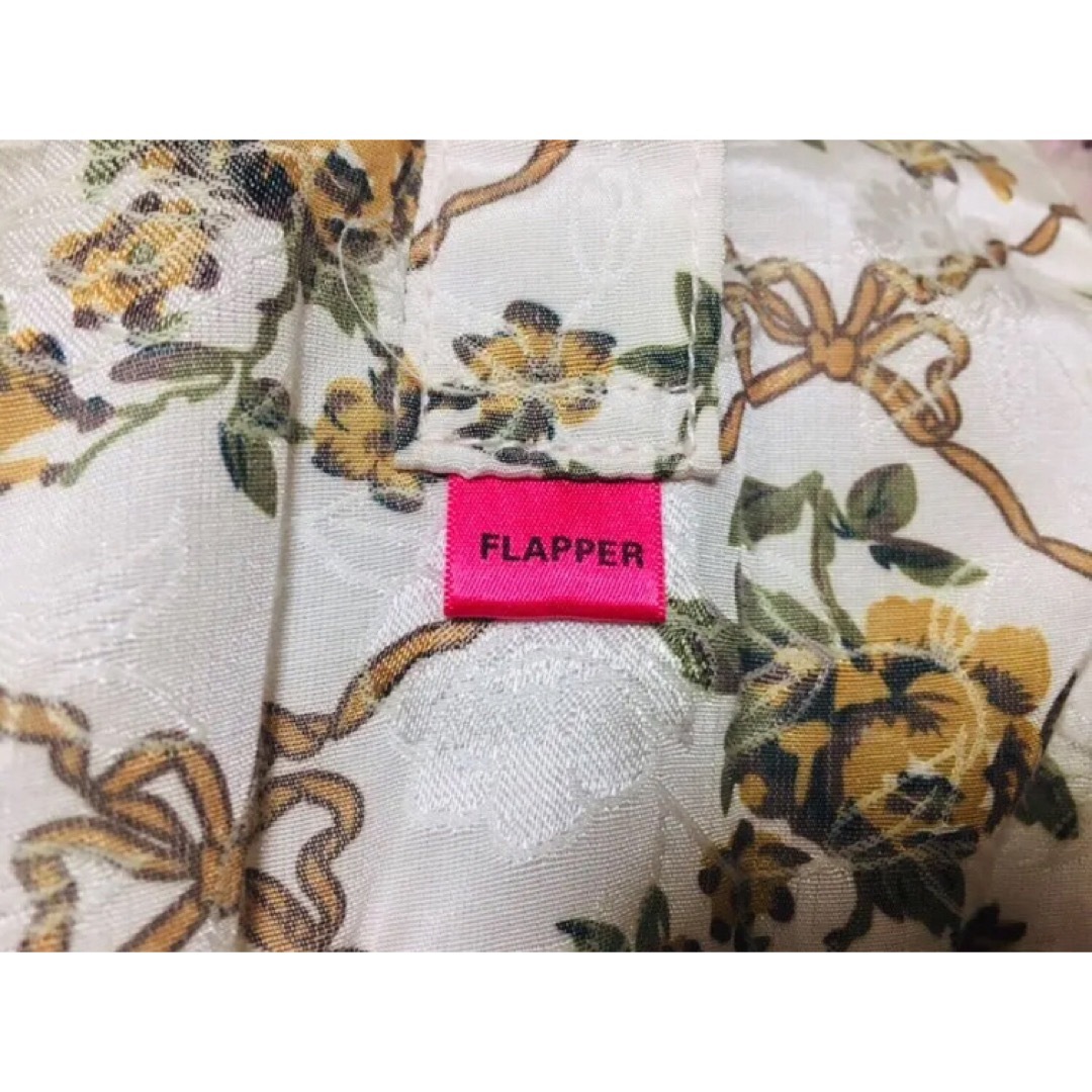 FLAPPER(フラッパー)の値下げ！FLAPPER＊おすましプーちゃん マフラー ホワイト レディースのファッション小物(マフラー/ショール)の商品写真