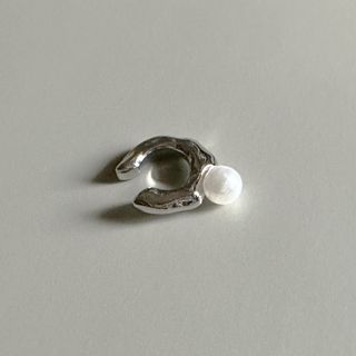 トゥモローランド(TOMORROWLAND)のBumpy pearl earcuff silver No.1108(イヤーカフ)