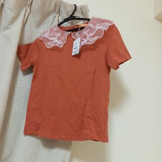 フィント(F i.n.t)のフィント　新品未着用　赤　リボン柄(Tシャツ(半袖/袖なし))