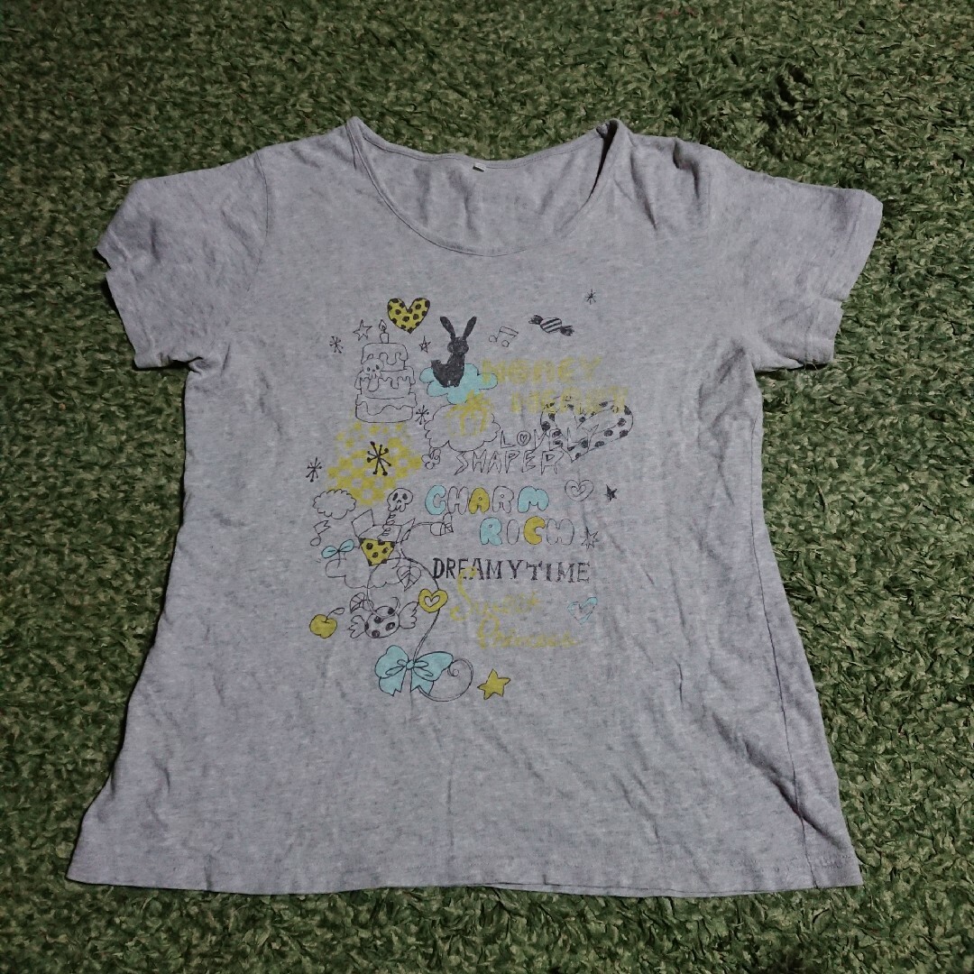 グレー 半袖Tシャツ プリント ロゴ 灰色 シンプルカットソー トップスインナー レディースのトップス(Tシャツ(半袖/袖なし))の商品写真