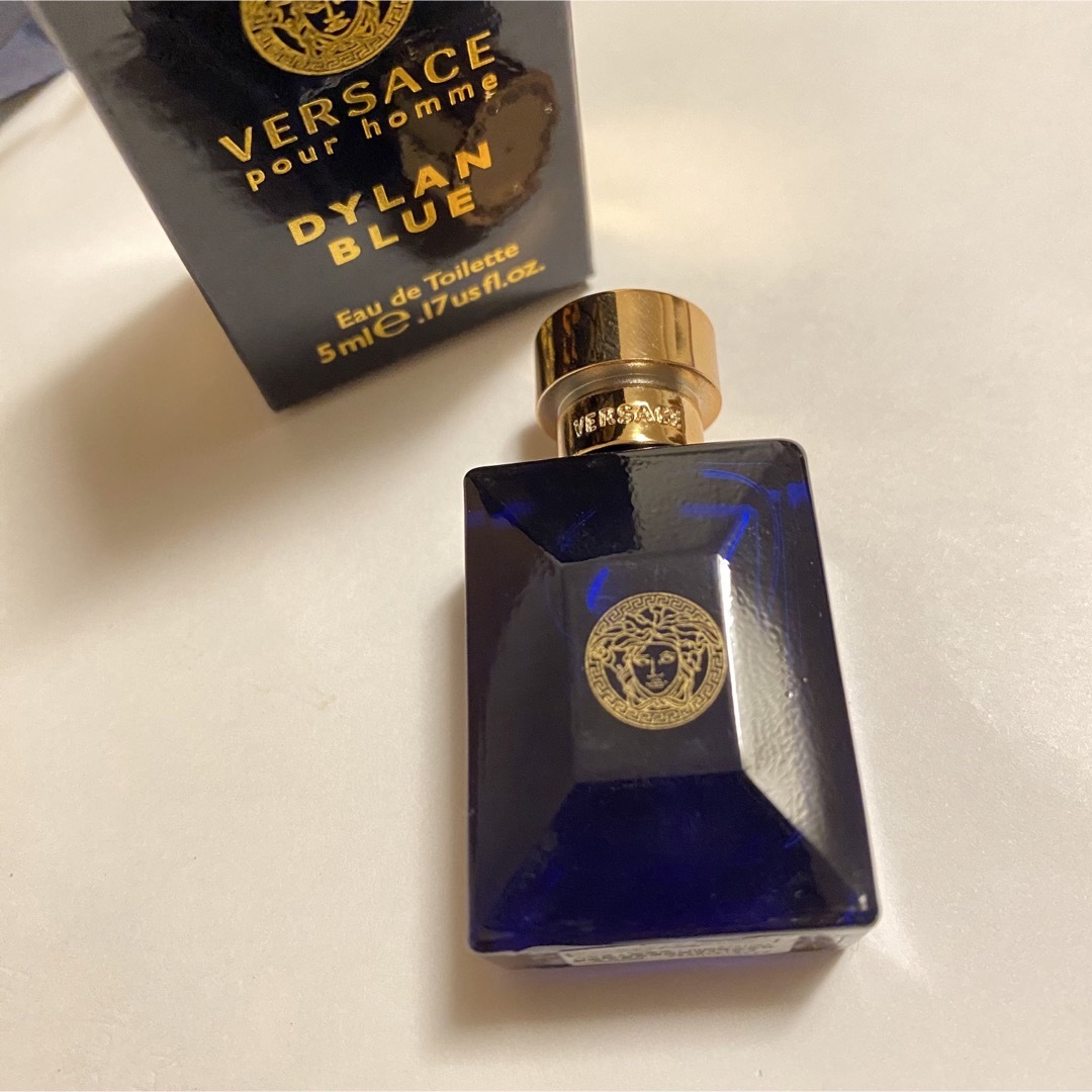 VERSACE(ヴェルサーチ)のヴェルサーチ　オードトワレ　ディランブルー　5ml 新品未使用品⭐︎ コスメ/美容の香水(香水(男性用))の商品写真