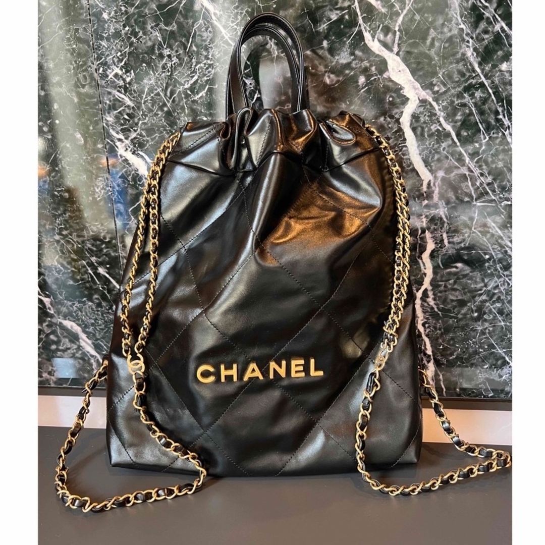 CHANEL(シャネル)のCHANEL 22 バックパック カーフスキン 23SSプレ レディースのバッグ(リュック/バックパック)の商品写真