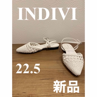 インディヴィ(INDIVI)のINDIVI （インディヴィ）白パンプス　新品　22.5cm(ハイヒール/パンプス)