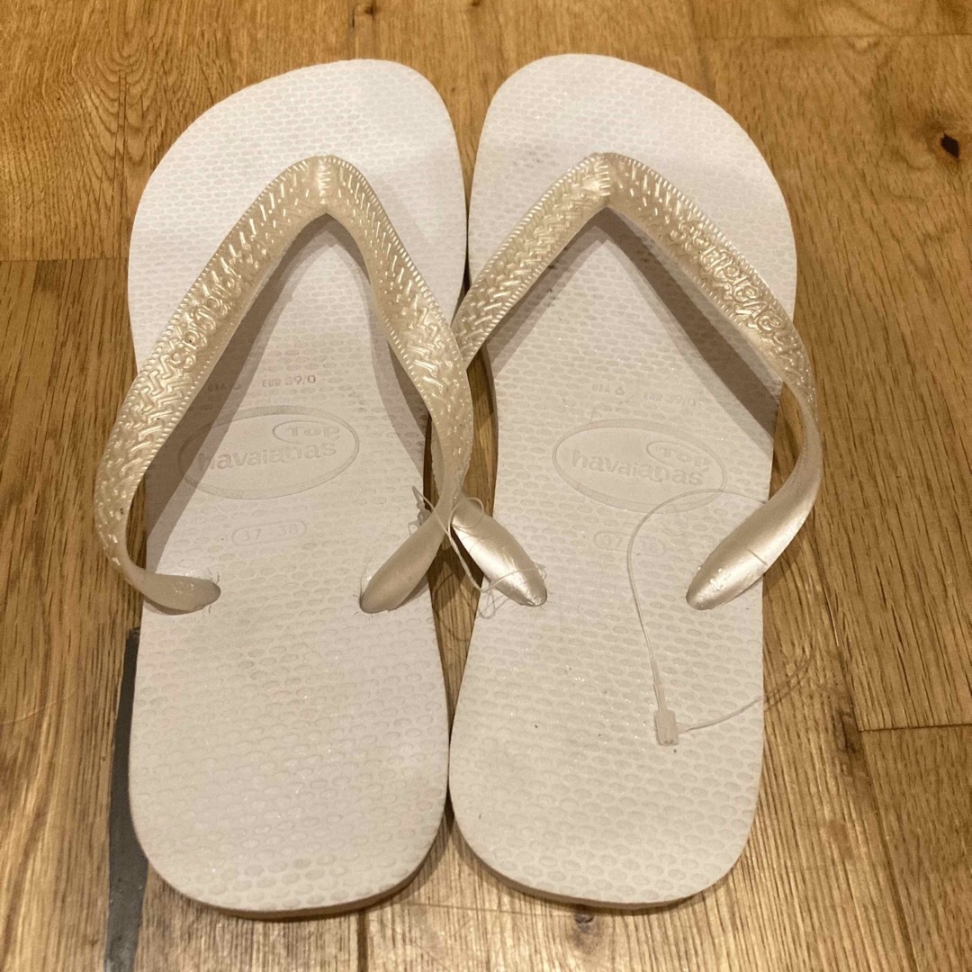 havaianas(ハワイアナス)の新品送料込み　ハワイアナス　トップ　ホワイト　24-24.5cm レディースの靴/シューズ(ビーチサンダル)の商品写真