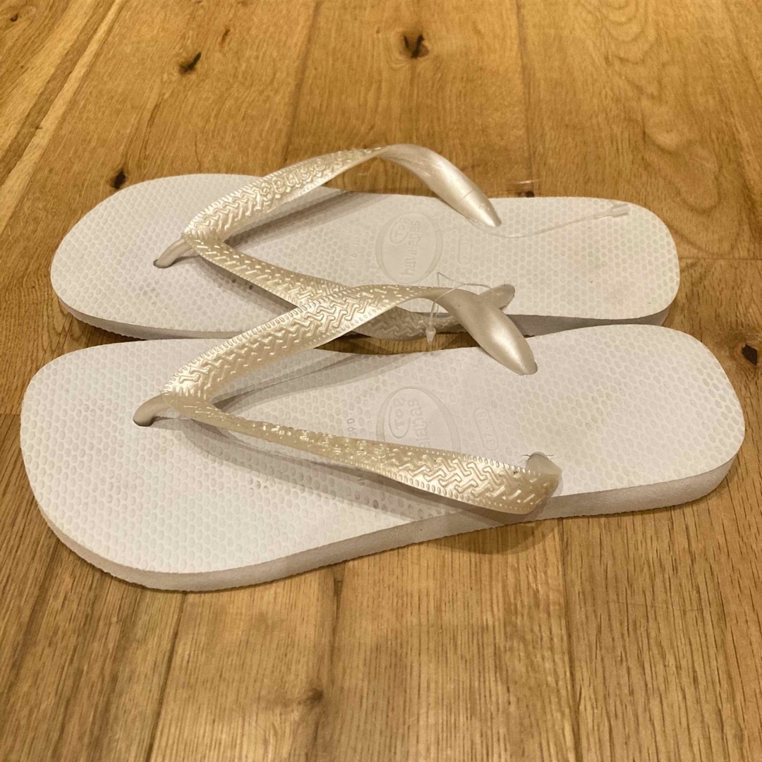 havaianas(ハワイアナス)の新品送料込み　ハワイアナス　トップ　ホワイト　24-24.5cm レディースの靴/シューズ(ビーチサンダル)の商品写真