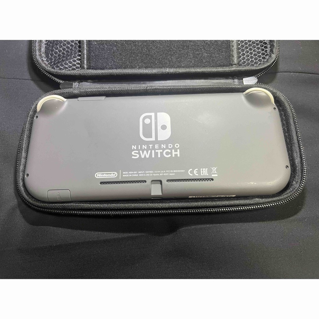 Nintendo Switch(ニンテンドースイッチ)のNintendo任天堂Switch Lite本体(グレー×ホワイト) エンタメ/ホビーのゲームソフト/ゲーム機本体(携帯用ゲーム機本体)の商品写真