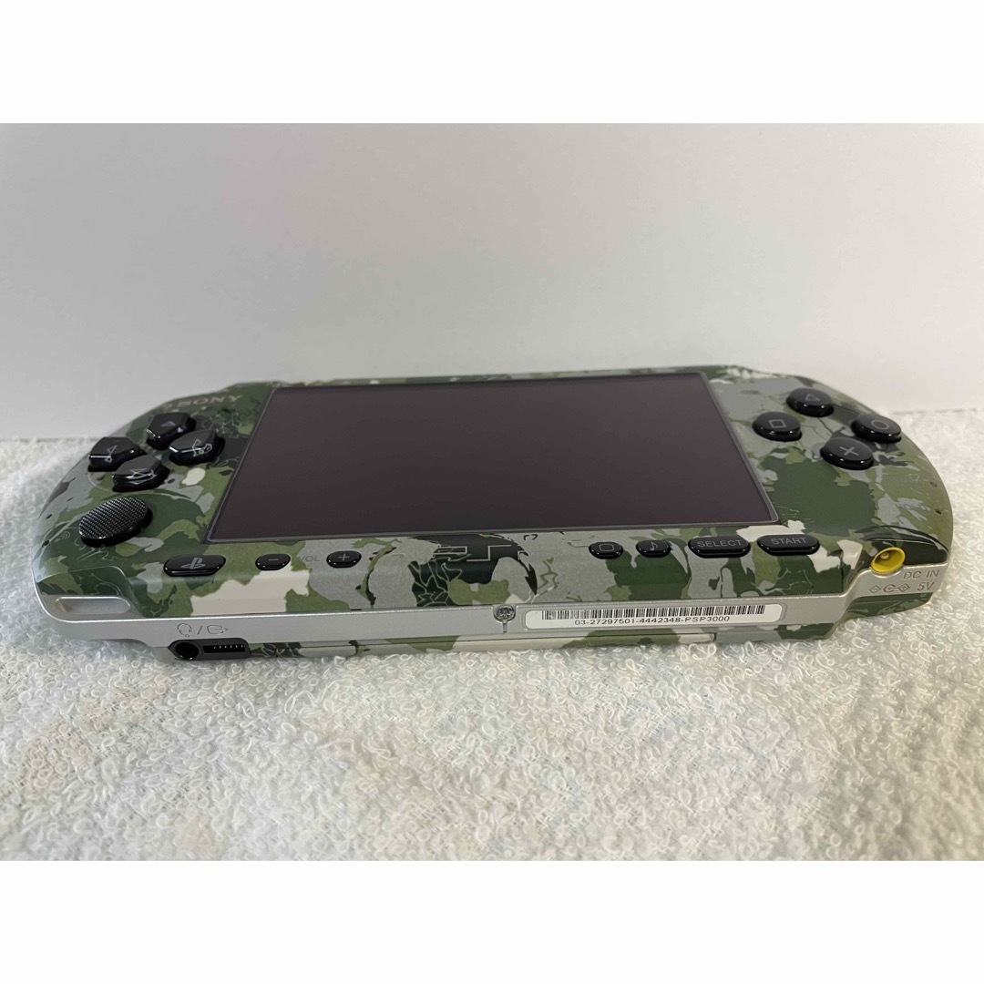 希少品 PSP-3000 メタルギア ソリッド プレミアムパッケージ