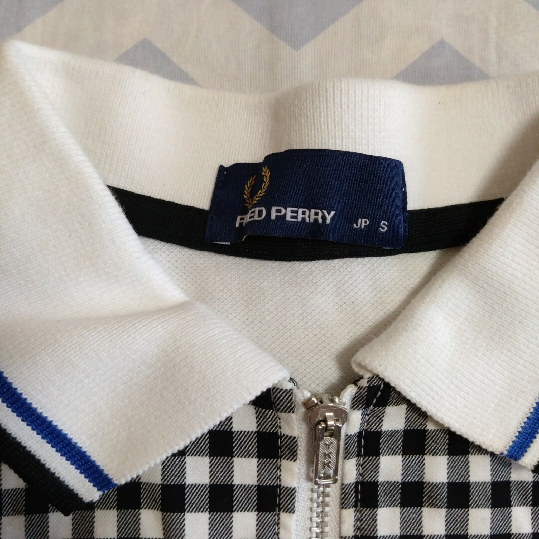 希少デザイン　フレッドペリー ポロシャツ ハーフジップ 刺繍ロゴ　半袖 メンズのトップス(ポロシャツ)の商品写真