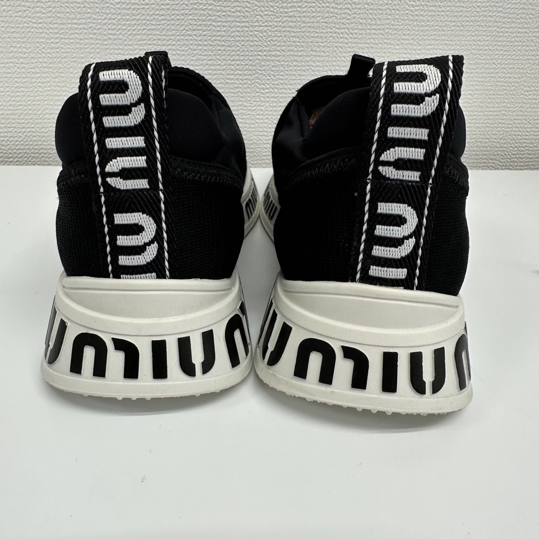 miumiu - 美品 miumiu ミュウミュウ 黒 ブラック 23cm ビジュー