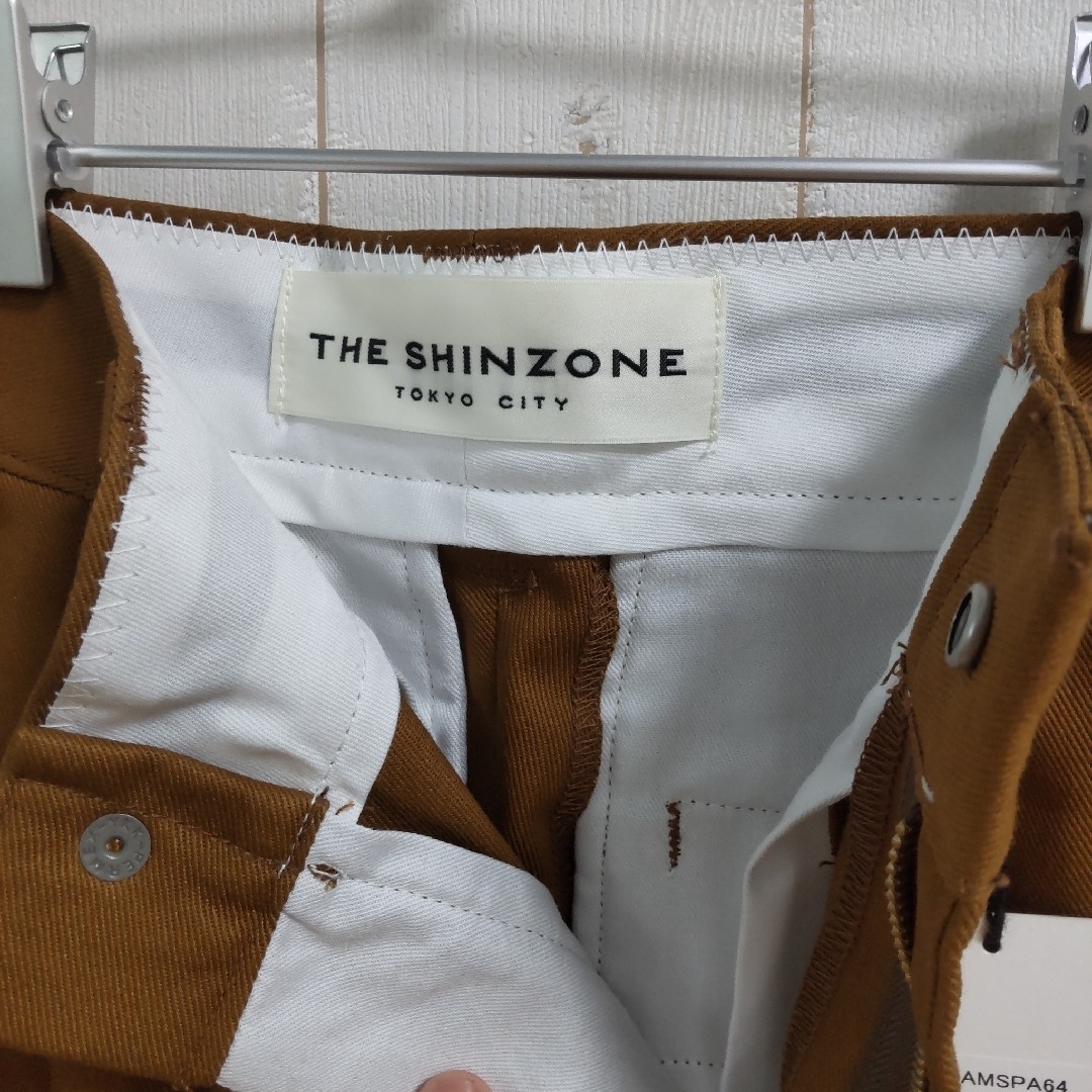 タグ付き　THE SHINZONEシンゾーン　トムボーイパンツ　ブラウン　32 レディースのパンツ(カジュアルパンツ)の商品写真