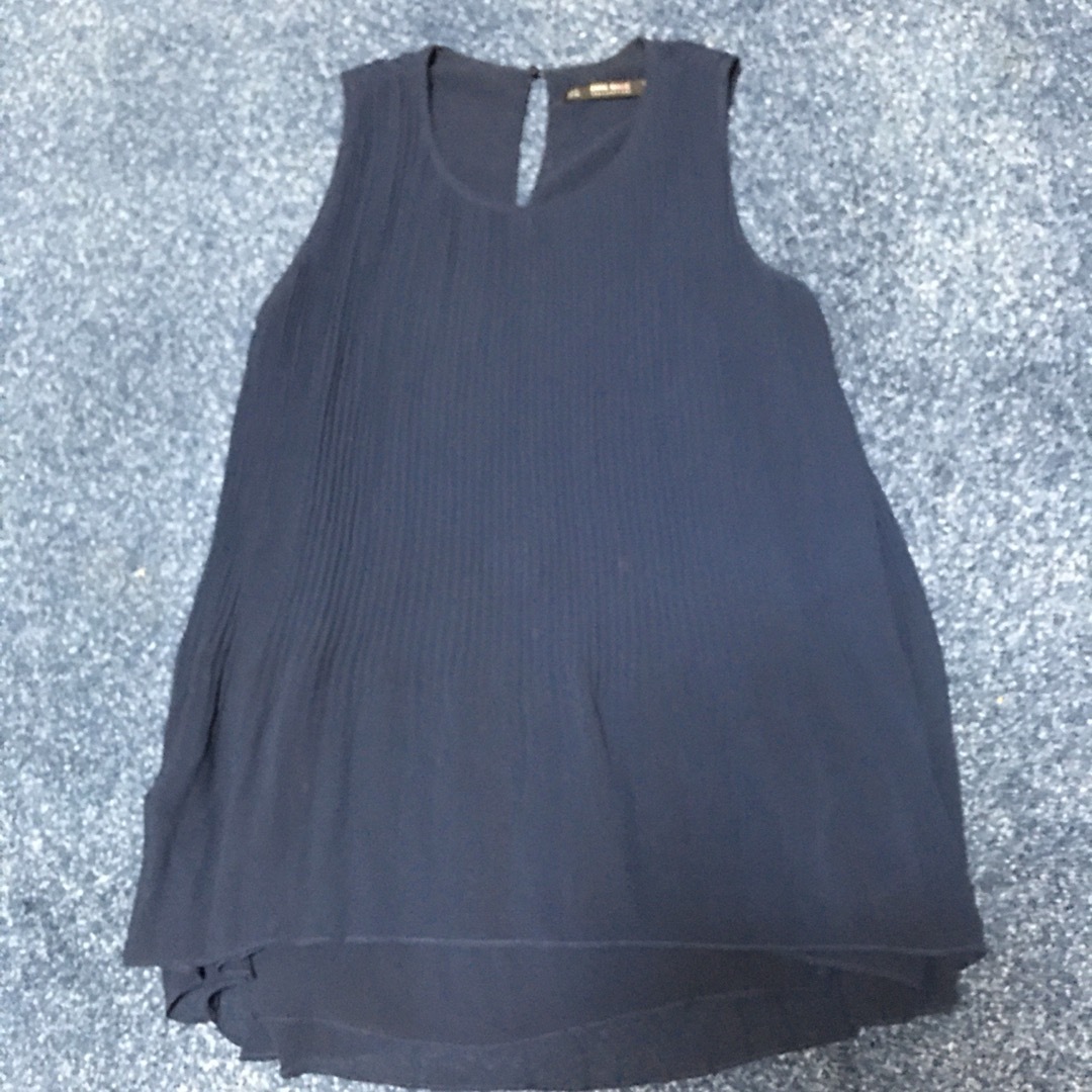 ZARA(ザラ)のザラ　ノースリーブ  レディースのトップス(カットソー(半袖/袖なし))の商品写真