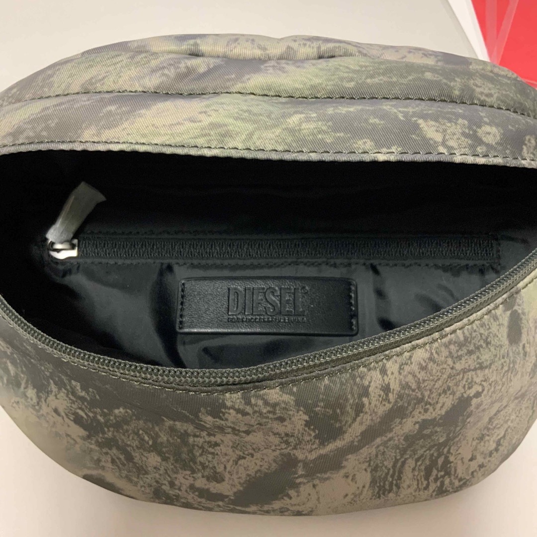 DIESEL(ディーゼル)の洗練されたデザインDIESEL　Rave Beltbag X　グリーン　新モデル メンズのバッグ(ボディーバッグ)の商品写真