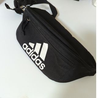 アディダス(adidas)の【adidasショルダーバック】(ショルダーバッグ)