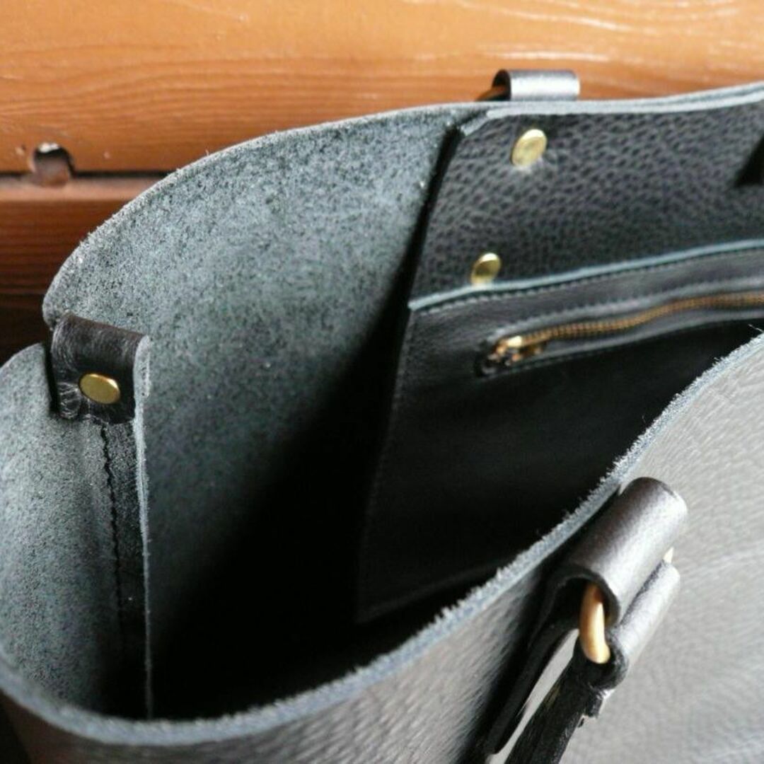 牛革トートバッグ　黒シュリンク上質ハリのある革　内ポケットTALONジッパー