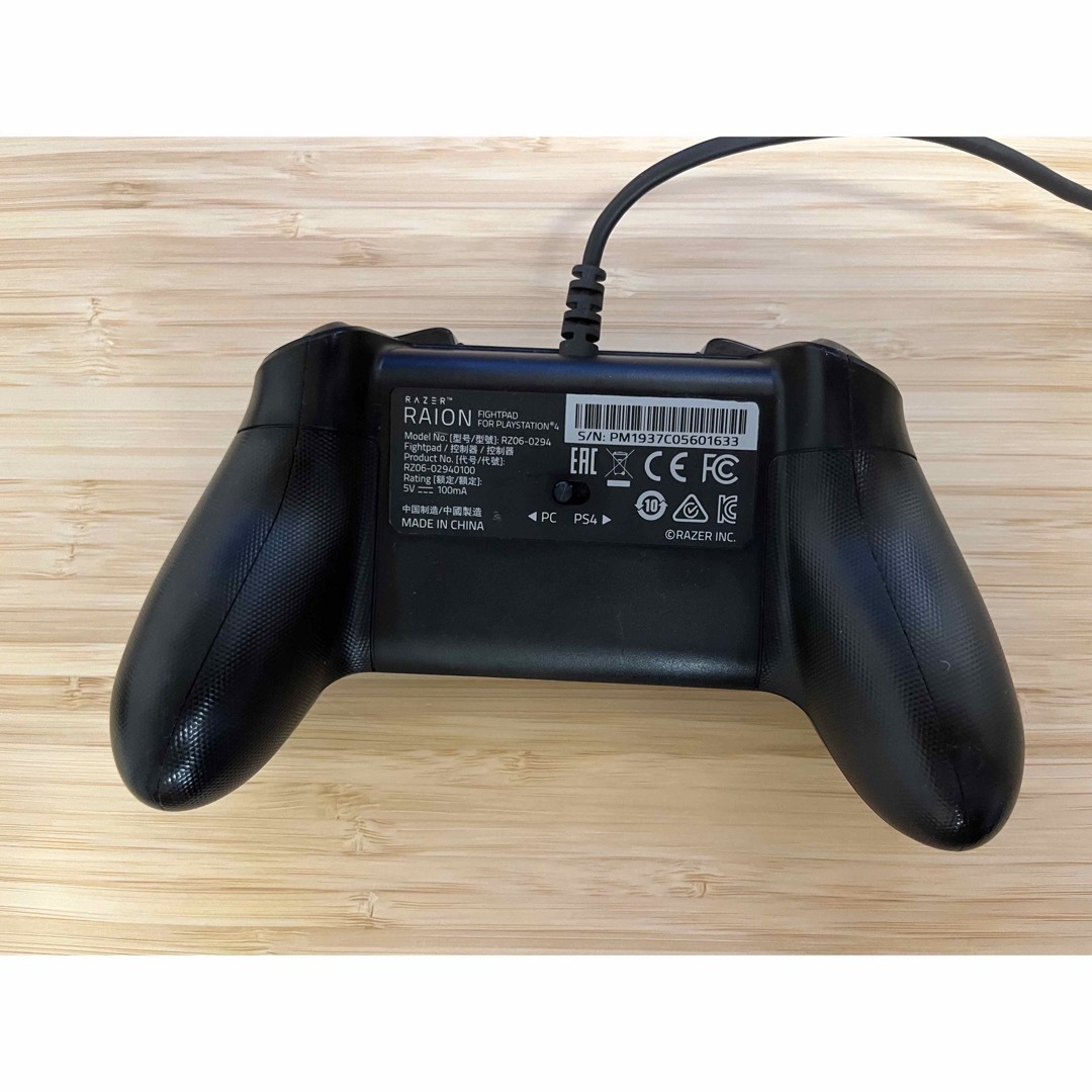 Razer(レイザー)のRazer Raion Fightpad PS4 PCコントローラー エンタメ/ホビーのゲームソフト/ゲーム機本体(その他)の商品写真