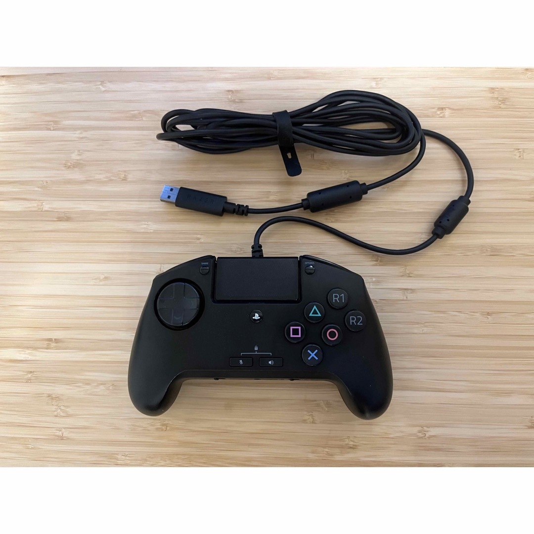 Razer(レイザー)のRazer Raion Fightpad PS4 PCコントローラー エンタメ/ホビーのゲームソフト/ゲーム機本体(その他)の商品写真