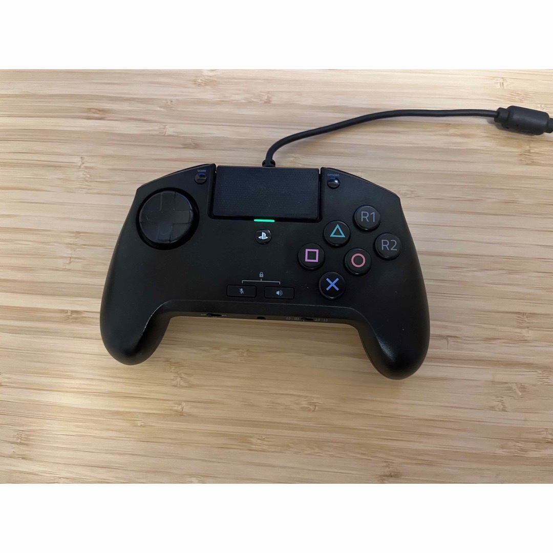 Razer(レイザー)のRazer Raion Fightpad PS4 PCコントローラー エンタメ/ホビーのゲームソフト/ゲーム機本体(その他)の商品写真