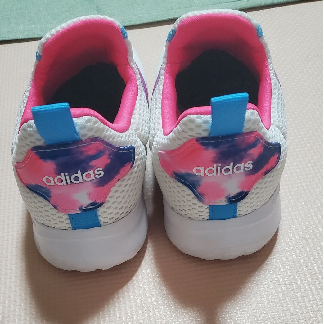 adidas(アディダス)の専用◯adidas◯スリッポン21.5センチ◯アディダス キッズ/ベビー/マタニティのキッズ靴/シューズ(15cm~)(スリッポン)の商品写真