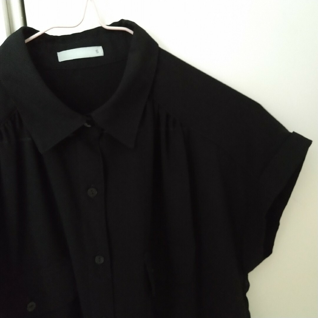 GU(ジーユー)のGU シースルー半袖ブラウス レディースのトップス(シャツ/ブラウス(半袖/袖なし))の商品写真