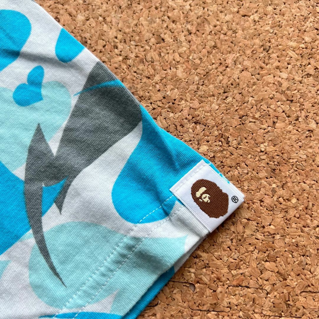 A BATHING APE - BAPE レディース Tシャツ ブルー 迷彩 軟らかい A BATHING APE - BAPE レディース Tシャツ ブルー 迷彩 軟らかい