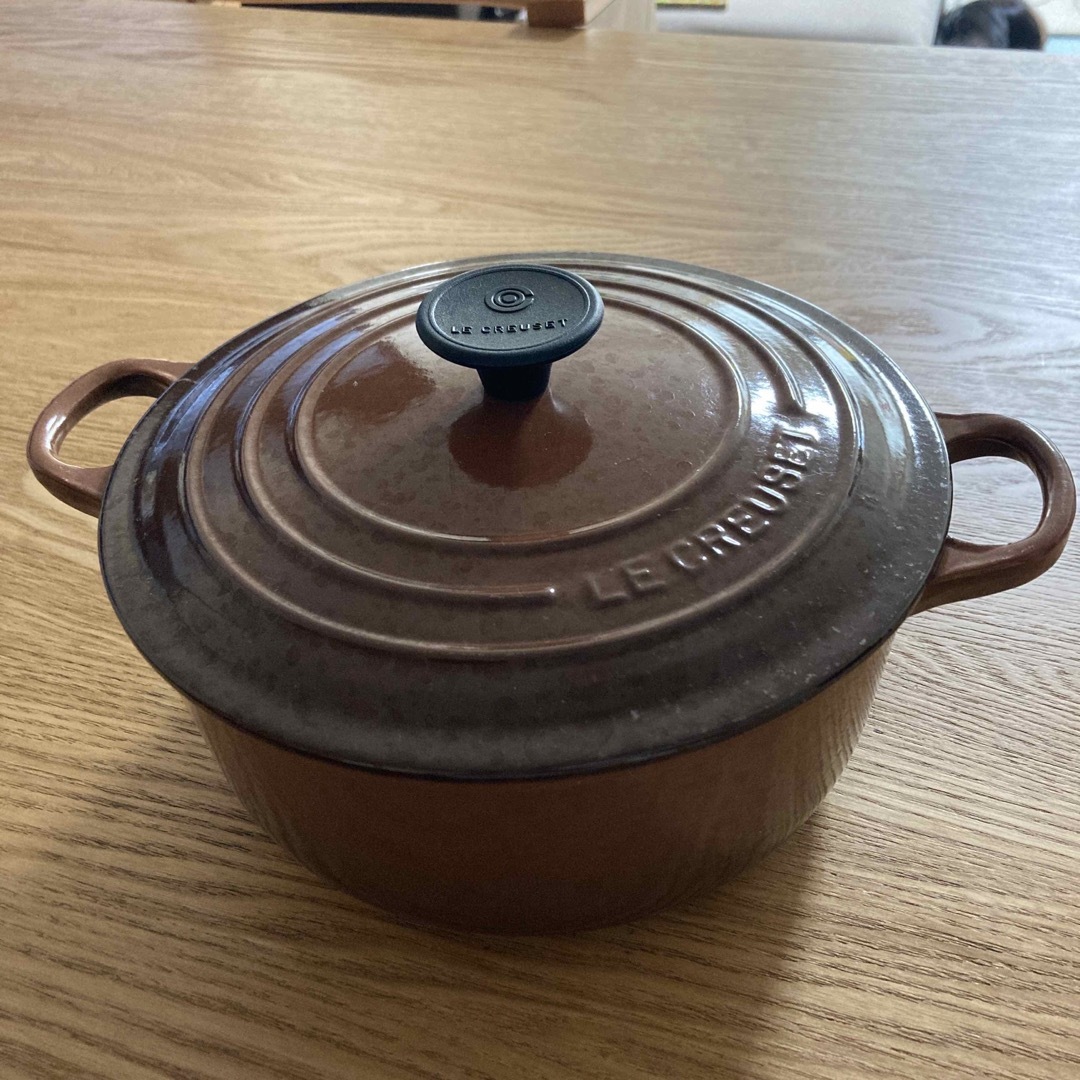 LE CREUSET(ルクルーゼ)のル・クルーゼ　鍋　茶色　20cm【値下げしました】 インテリア/住まい/日用品のキッチン/食器(鍋/フライパン)の商品写真