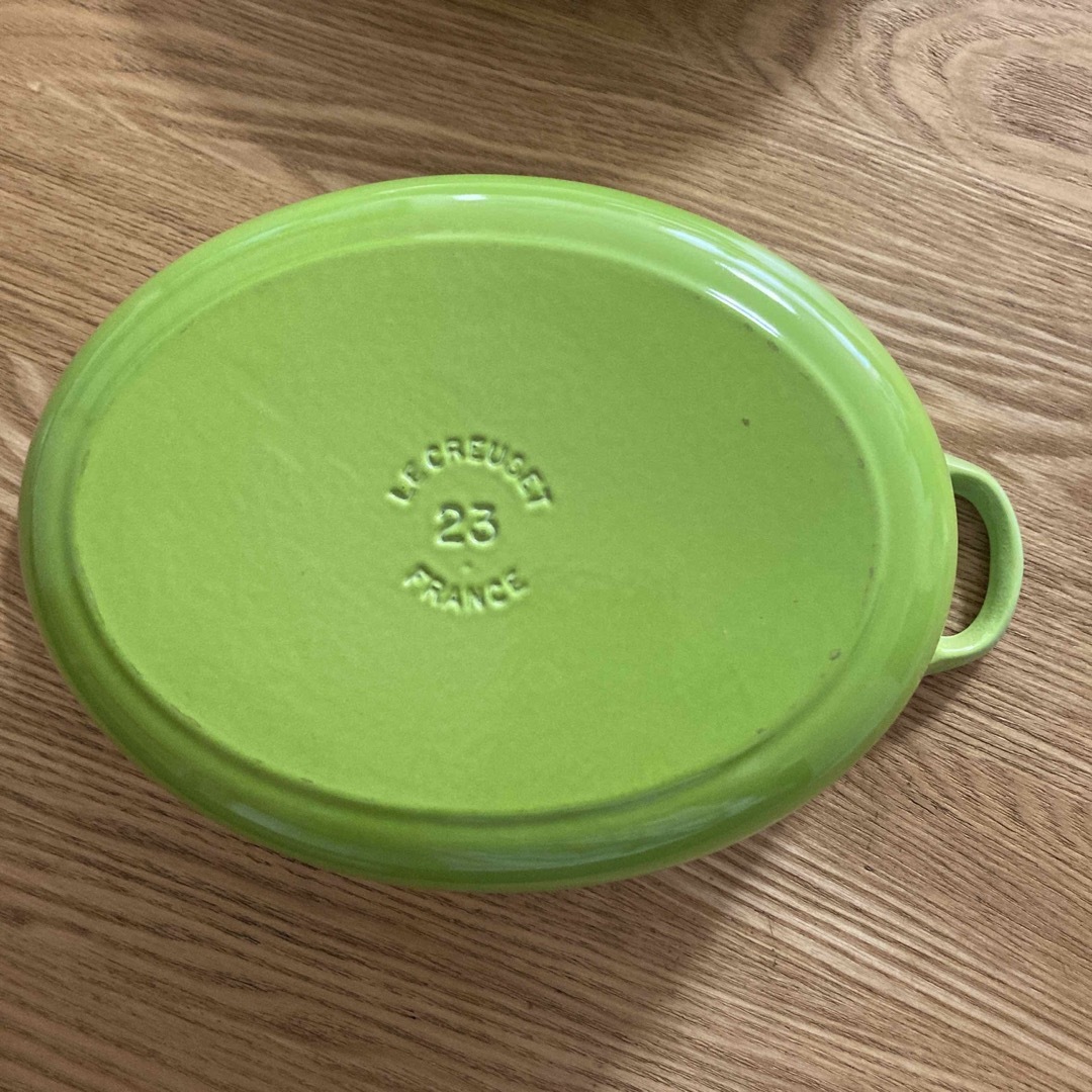 LE CREUSET(ルクルーゼ)のル・クルーゼ　鍋　緑　23cm 楕円【値下げ】 インテリア/住まい/日用品のキッチン/食器(鍋/フライパン)の商品写真