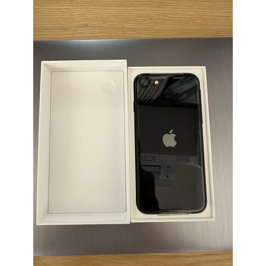 Apple iPhone SE 第3世代 64GB ミッドナイト MMYF3… - スマートフォン本体