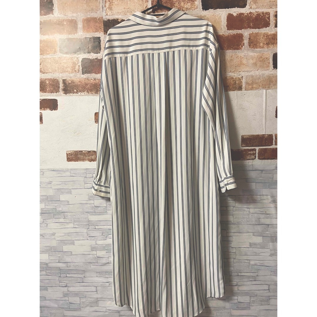 GU(ジーユー)のGU ストライプ　ロングワンピース　羽織り レディースのワンピース(ロングワンピース/マキシワンピース)の商品写真