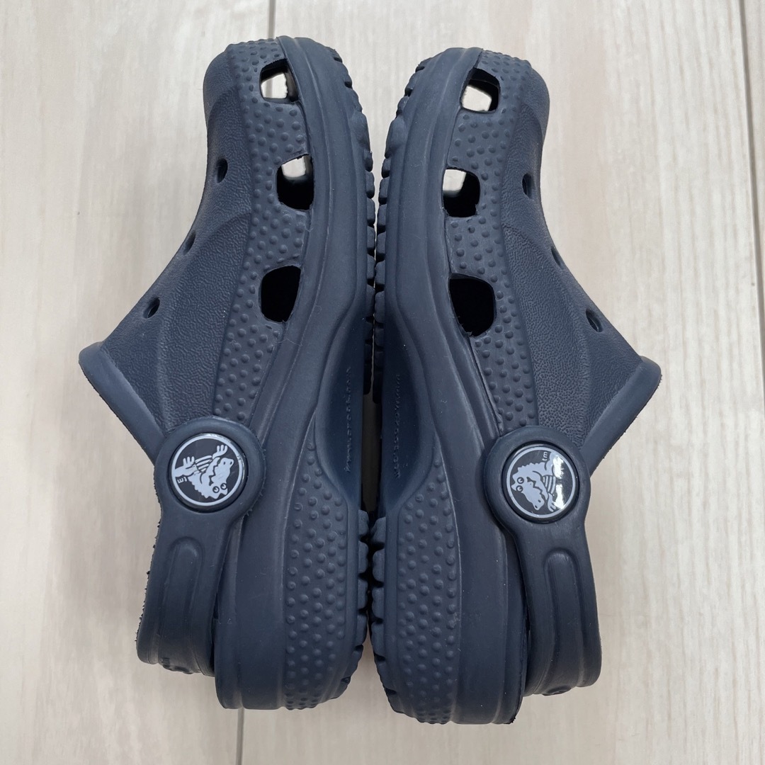 crocs(クロックス)のクロックス　キッズ　ネイビー キッズ/ベビー/マタニティのベビー靴/シューズ(~14cm)(サンダル)の商品写真