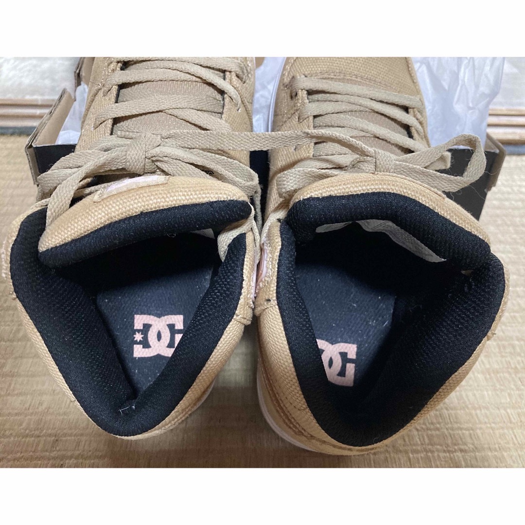 DC SHOE(ディーシーシュー)のDC SHOE スニーカー ユニバーシティミッド TX SE ベージュハイカット レディースの靴/シューズ(スニーカー)の商品写真