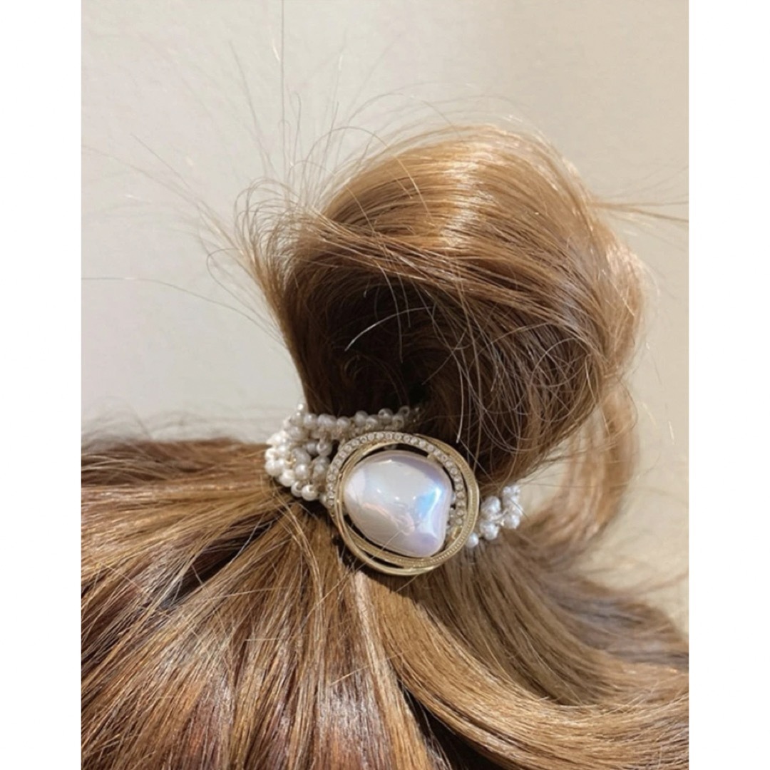 ZARA(ザラ)のフェイクパール　ヘアゴム レディースのヘアアクセサリー(ヘアゴム/シュシュ)の商品写真