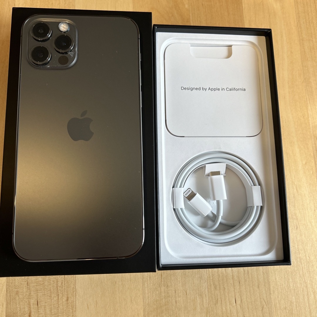 iPhone(アイフォーン)のiPhone12 pro 256GB グラファイト　中古 スマホ/家電/カメラのスマートフォン/携帯電話(スマートフォン本体)の商品写真