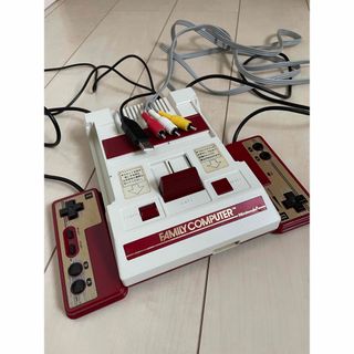 ファミリーコンピュータ(ファミリーコンピュータ)のファミコン本体 AV化改造 付属品有り　USB電源　格安品(家庭用ゲーム機本体)