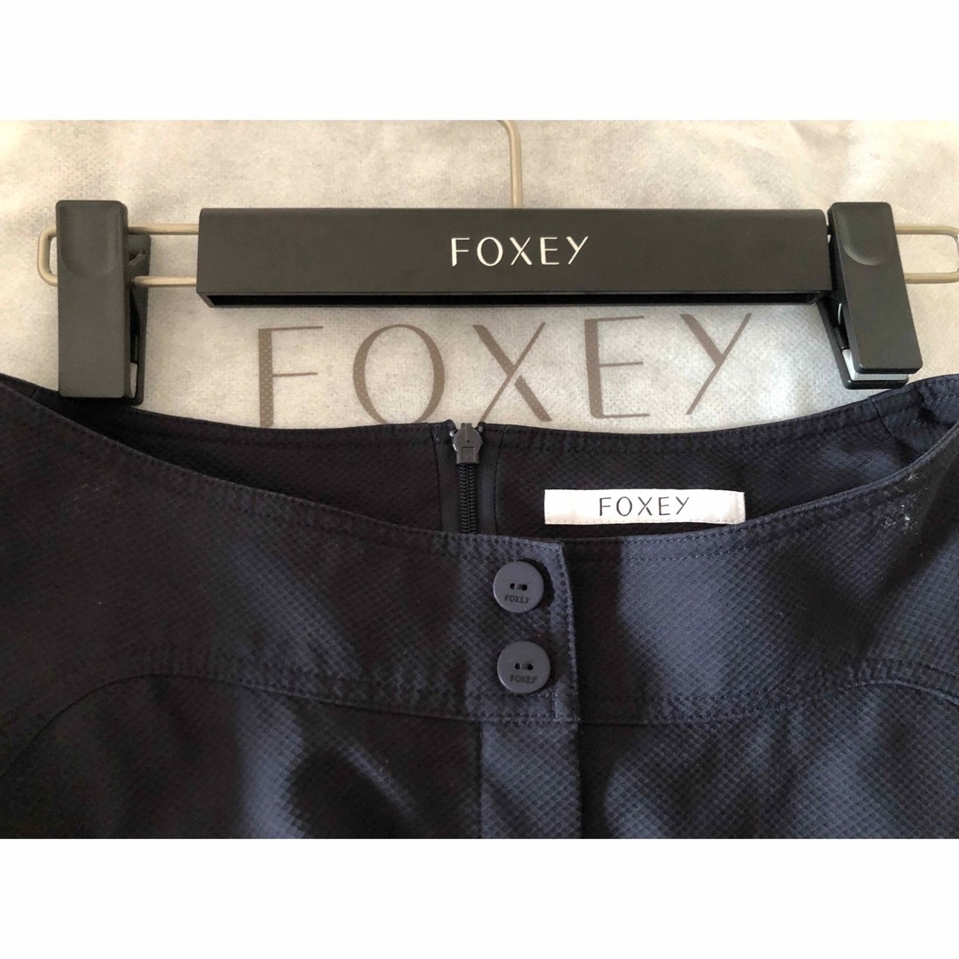 FOXEY(フォクシー)の♡フォクシースカート♡ ネイビー　38サイズ レディースのスカート(ひざ丈スカート)の商品写真