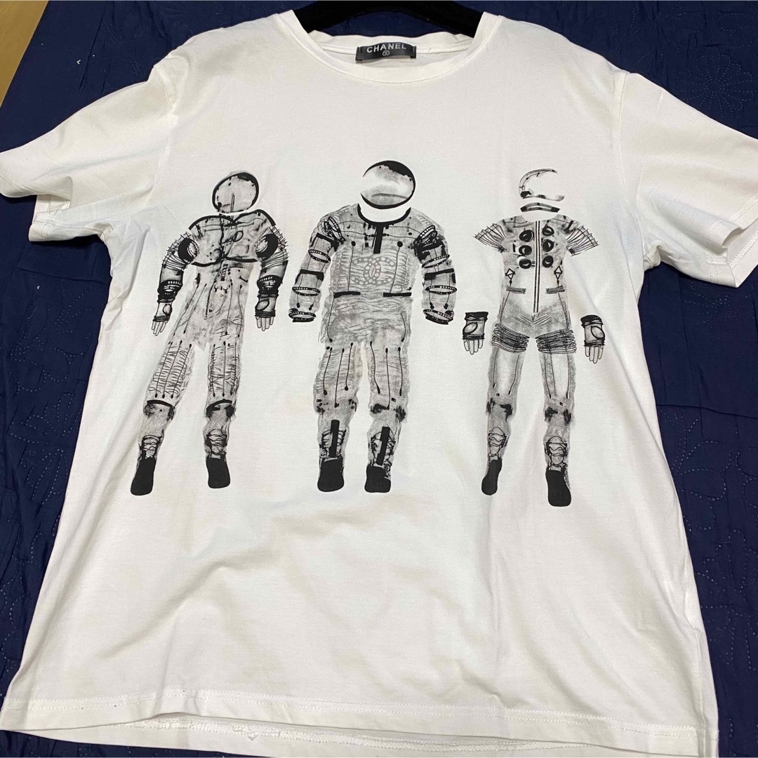 CHANEL(シャネル)のレアCHANEL⭐︎美品！レディースXXL Tシャツ　宇宙飛行士 レディースのトップス(Tシャツ(半袖/袖なし))の商品写真