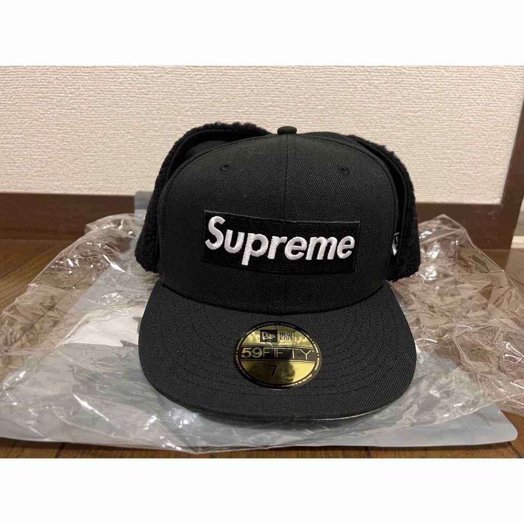 Supreme(シュプリーム)の7 1/2 Supreme Earflap Box Logo New Era メンズの帽子(キャップ)の商品写真