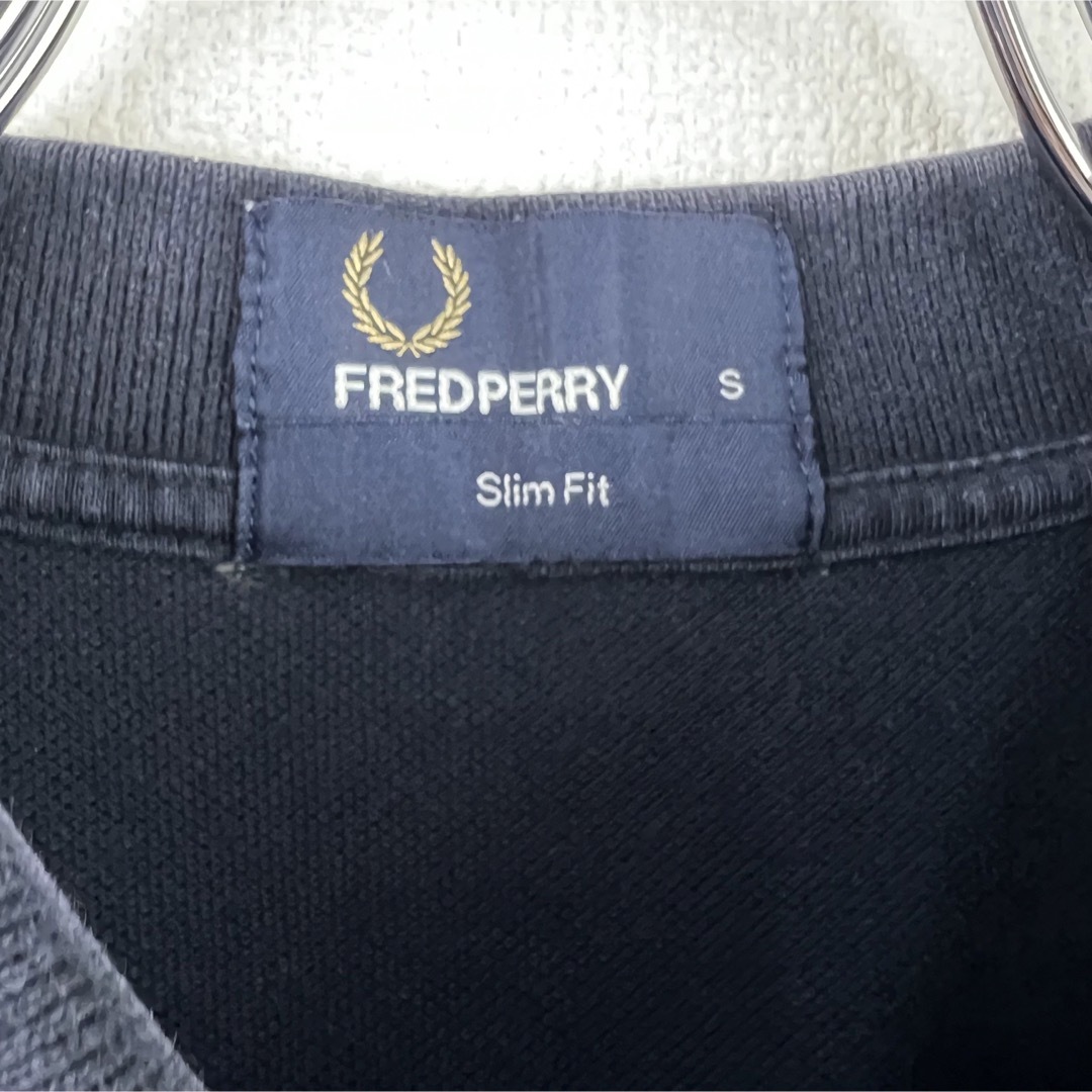 FRED PERRY(フレッドペリー)のフレッドペリー　ポロシャツ　半袖　紺赤　S スリムフィット　古着 メンズのトップス(ポロシャツ)の商品写真