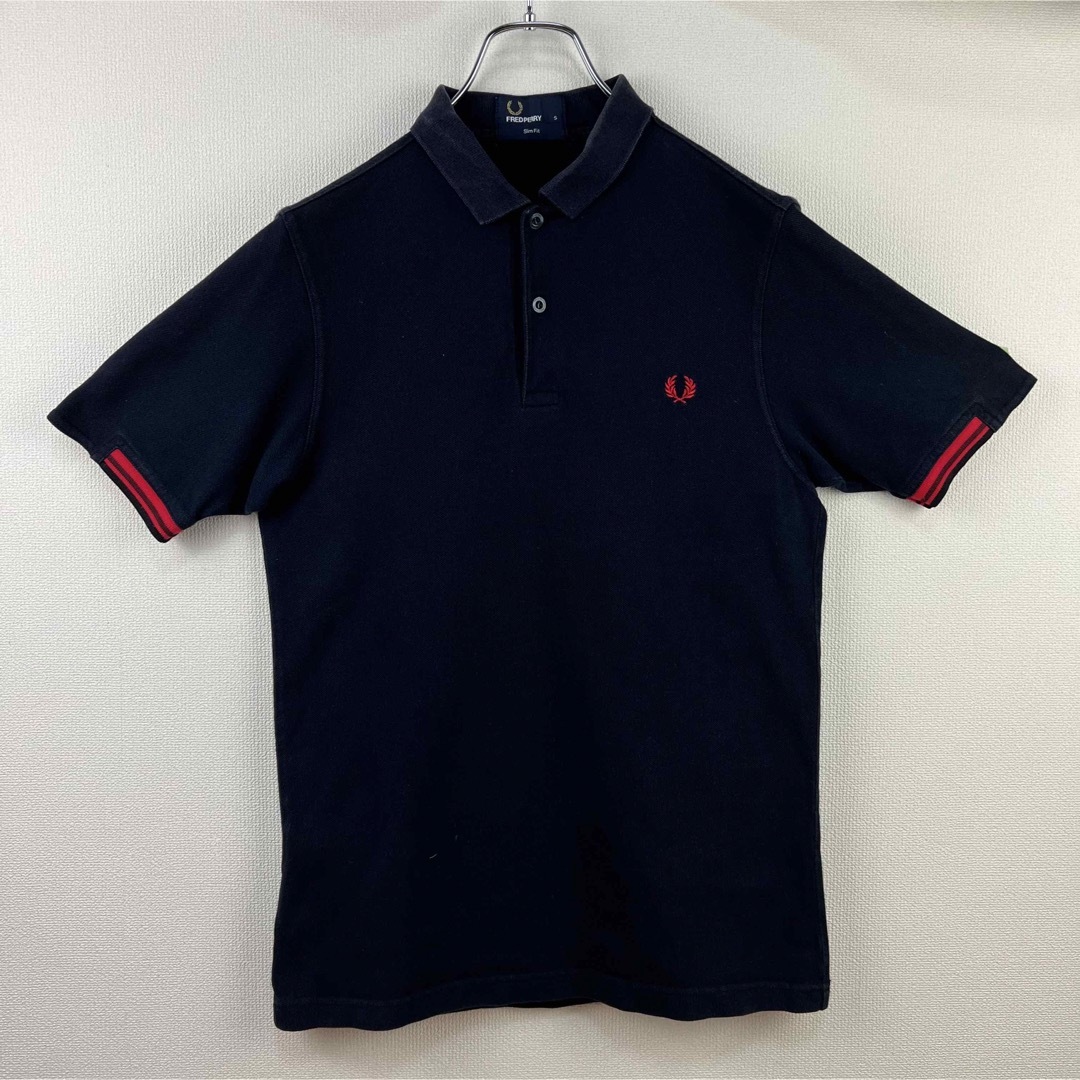 FRED PERRY(フレッドペリー)のフレッドペリー　ポロシャツ　半袖　紺赤　S スリムフィット　古着 メンズのトップス(ポロシャツ)の商品写真