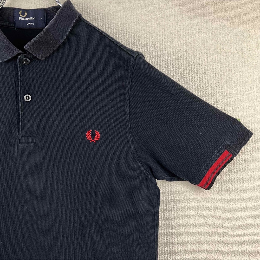 FRED PERRY(フレッドペリー)のフレッドペリー　ポロシャツ　半袖　紺赤　S スリムフィット　古着 メンズのトップス(ポロシャツ)の商品写真