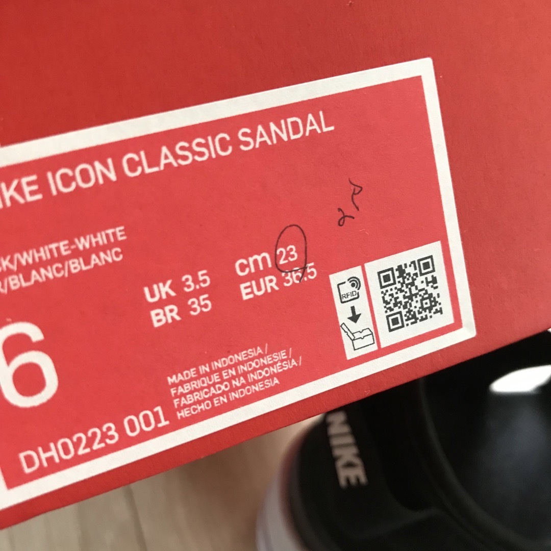 NIKE(ナイキ)の【  ハピのり様専用  】NIKE  アイコンクラシック  サンダル レディースの靴/シューズ(サンダル)の商品写真