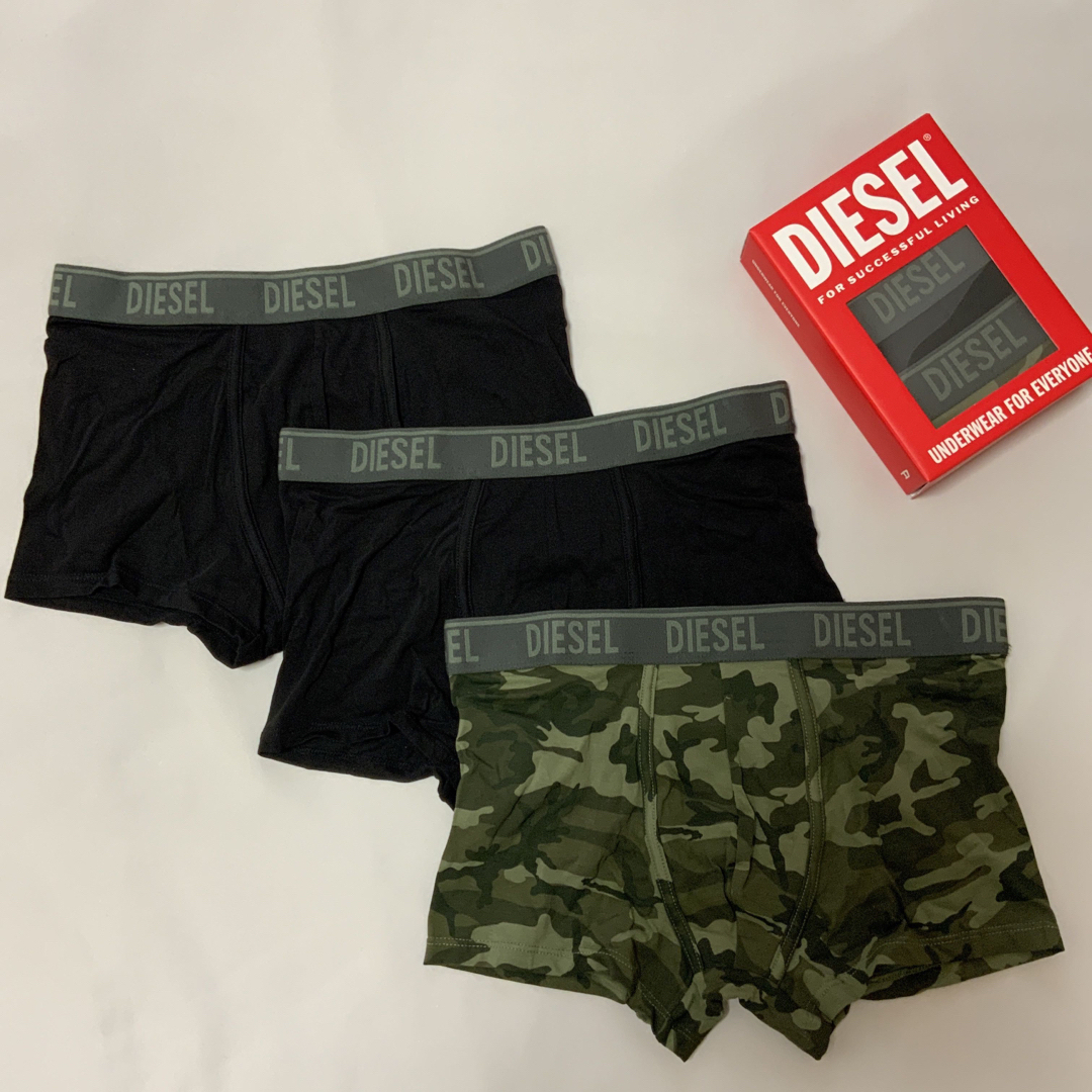 DIESEL(ディーゼル)のDIESEL　UMBX DAMIENTHREEPACK　ブラック/グリーン　S メンズのアンダーウェア(ボクサーパンツ)の商品写真