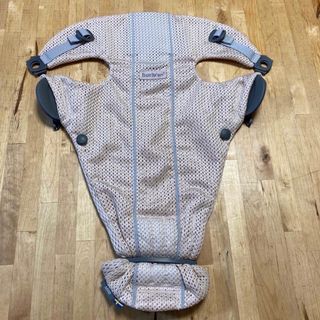 ベビービョルン(BABYBJORN)のベビービョルン 抱っこ紐 ミニ エアー メッシュ【パーリーピンク】(その他)