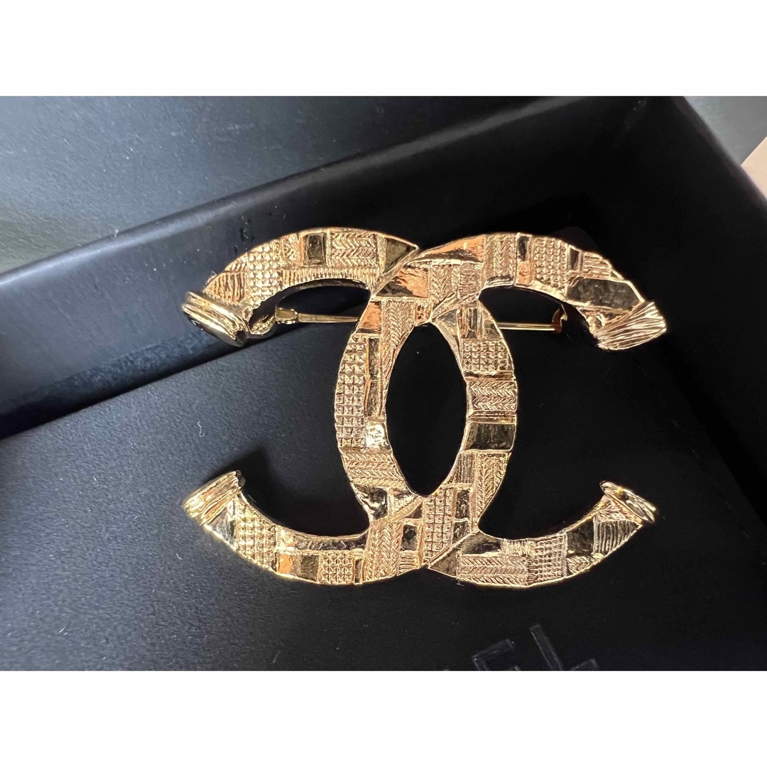 専用となりました♡CHANEL シャネル ロゴ ブローチ 2023 未使用