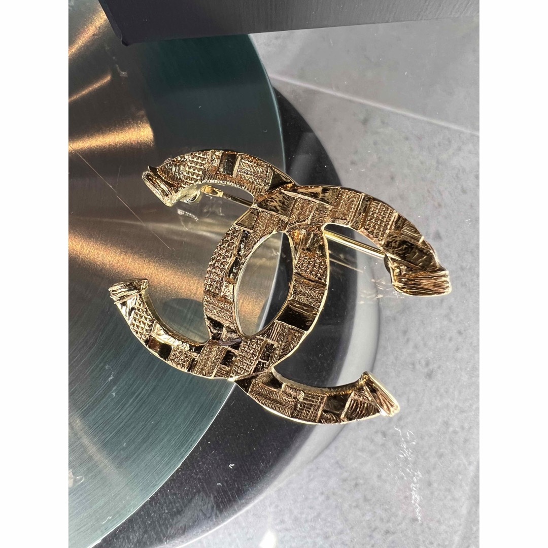 CHANEL シャネル ブローチ ゴールド - アクセサリー CHANEL シャネル ブローチ ゴールド - アクセサリー