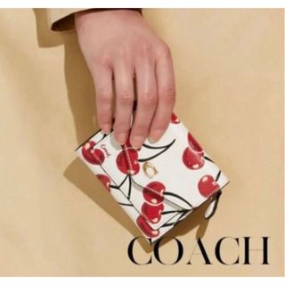 コーチ(COACH)のcoach ウィン折り財布 チェリープリント(財布)