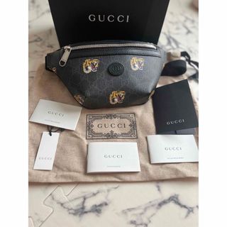 グッチ(Gucci)のGUCCI タイガープリント GG (ボディーバッグ)